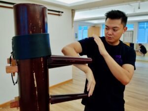 Sifu Rey on the wooden dummy